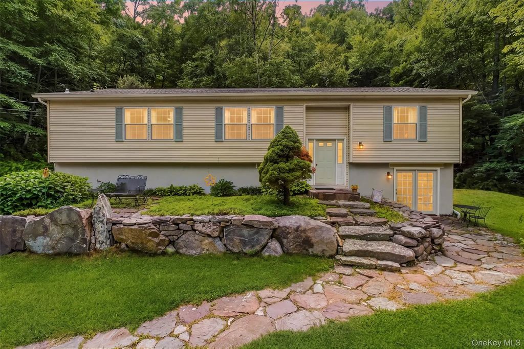 45 Wiccopee Road, Putnam Valley