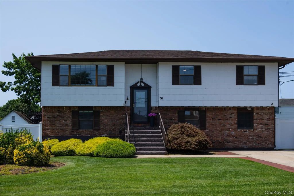 36 Osceola Avenue, Deer Park