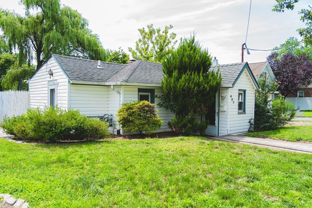457 Sigmond Street, Freeport
