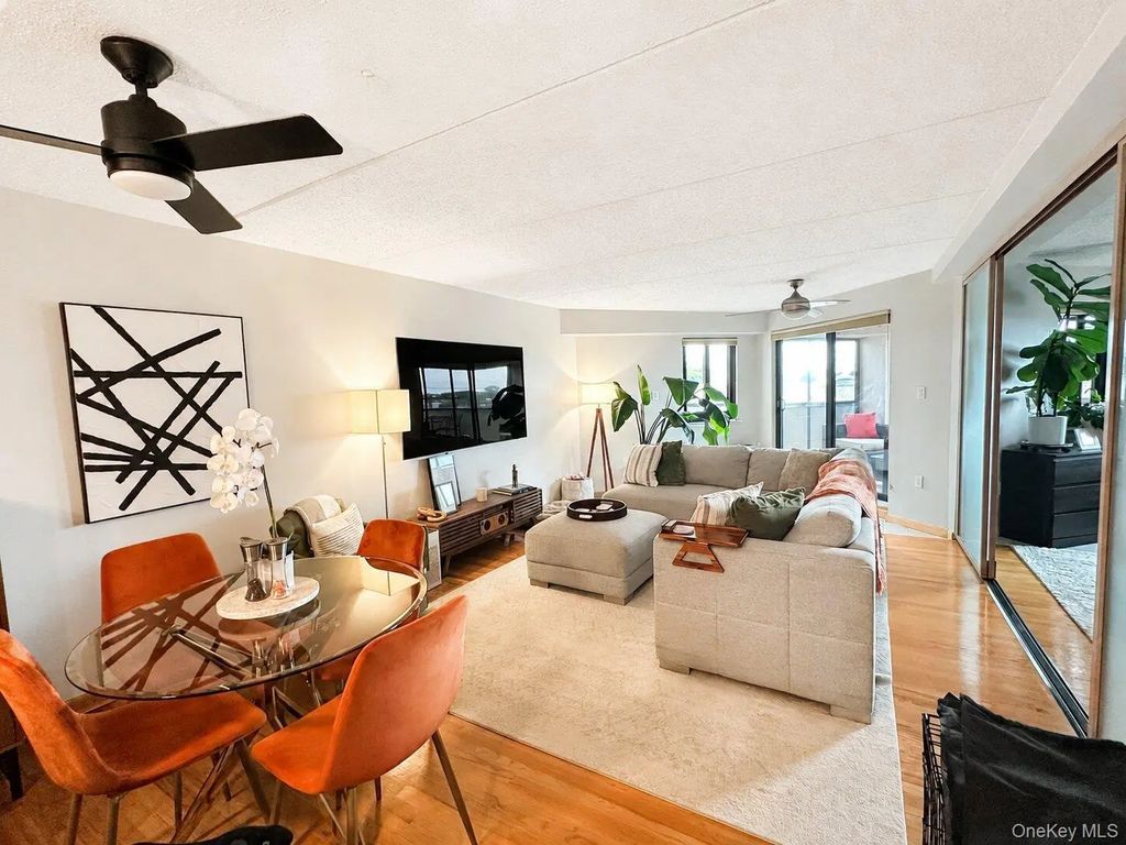 725 Miller Avenue # 220, Freeport