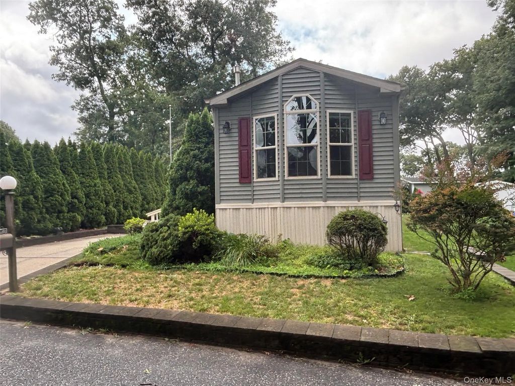 1661 Old Country Road # 84, Riverhead