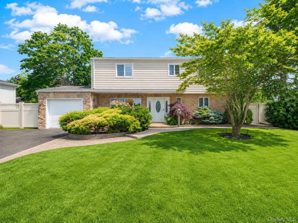 301 W 22nd Street, Deer Park