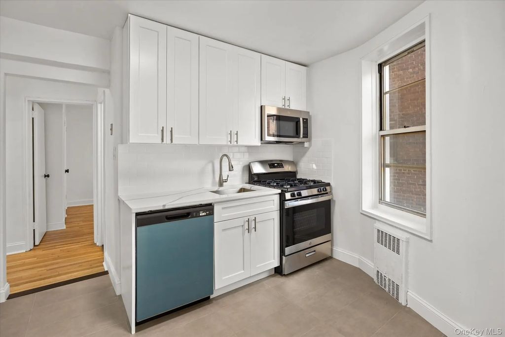 67-30 Clyde Street # 3b, Forest Hills