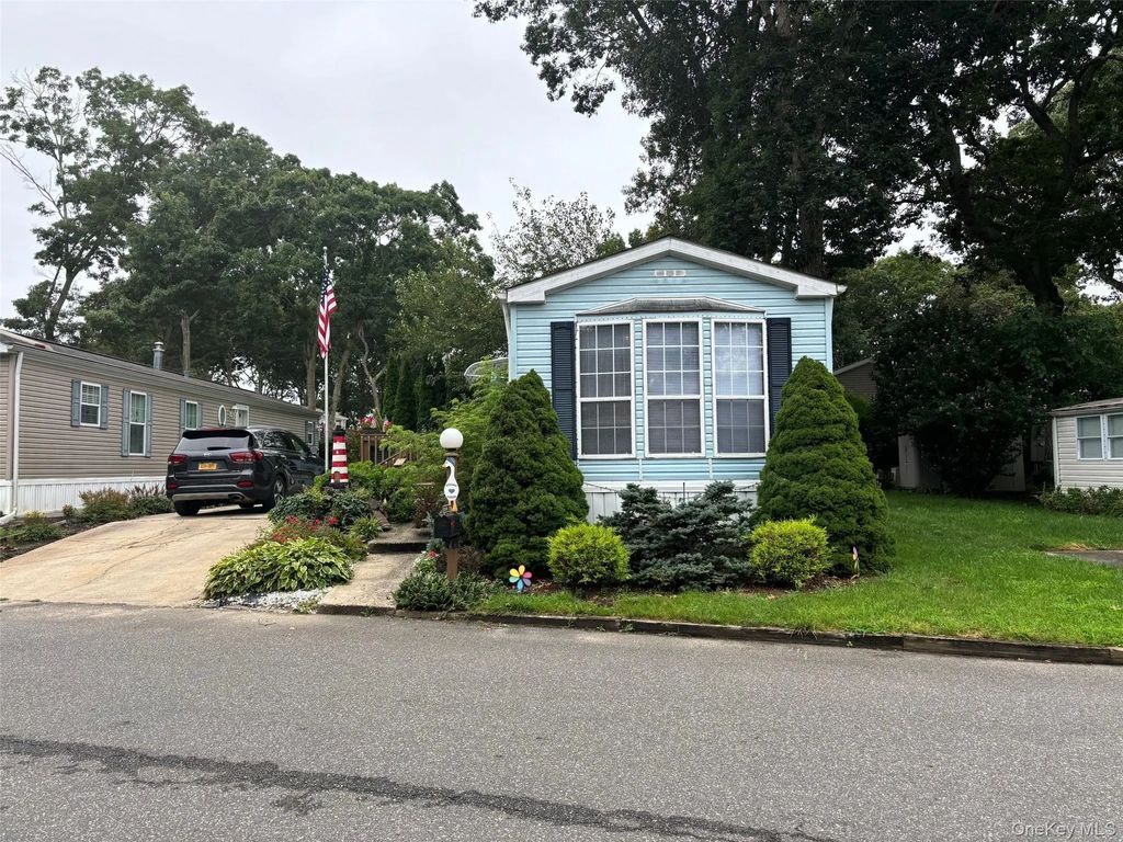 1661 Old Country Road # 189, Riverhead