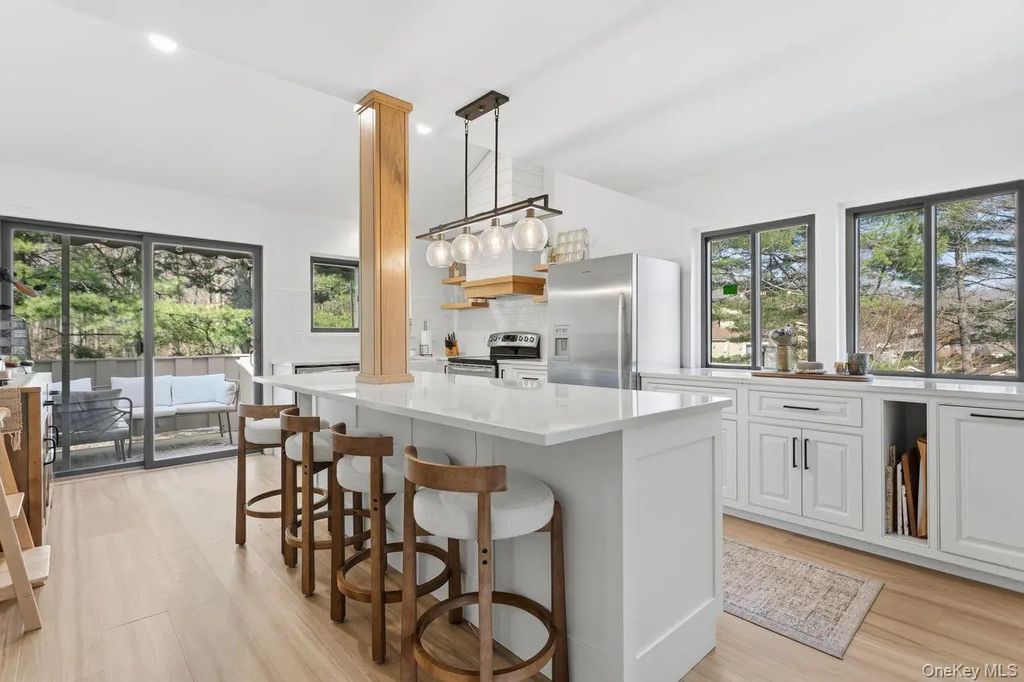 230 Lakeside Drive, South Salem