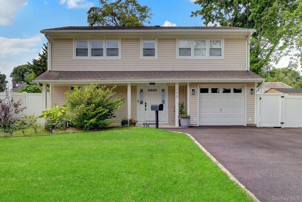 260 W 12th Street, Deer Park