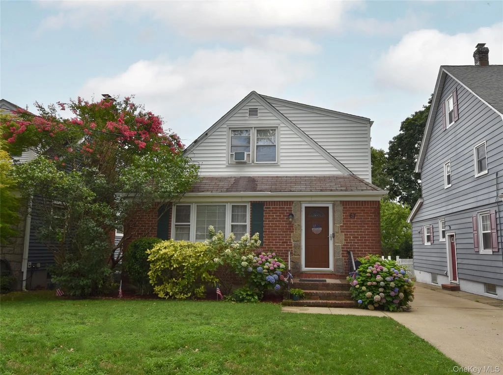 67 Iris Avenue, Floral Park