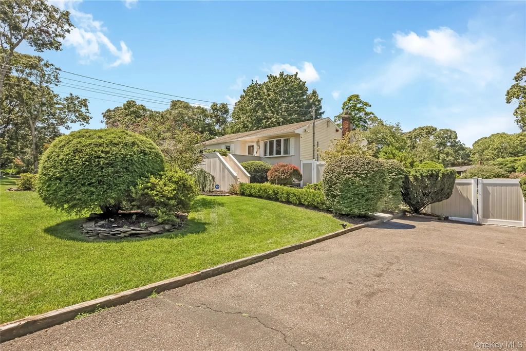 615 Sleepy Hollow Drive, Shirley