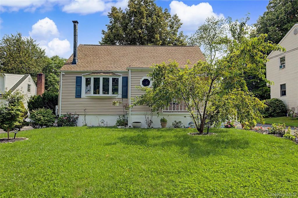 12 Saratoga Road, White Plains