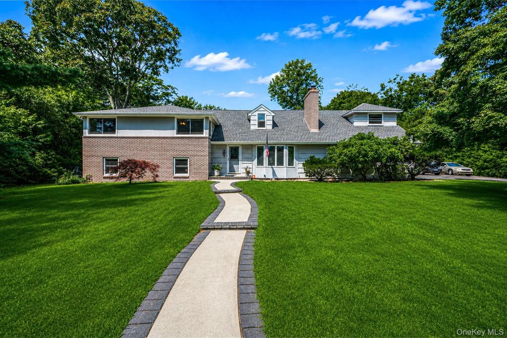 3 Oak Court, Hampton Bays
