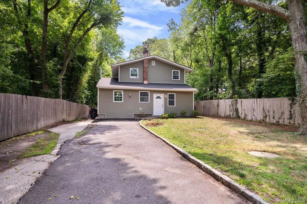 1241 Connetquot Avenue, Central Islip