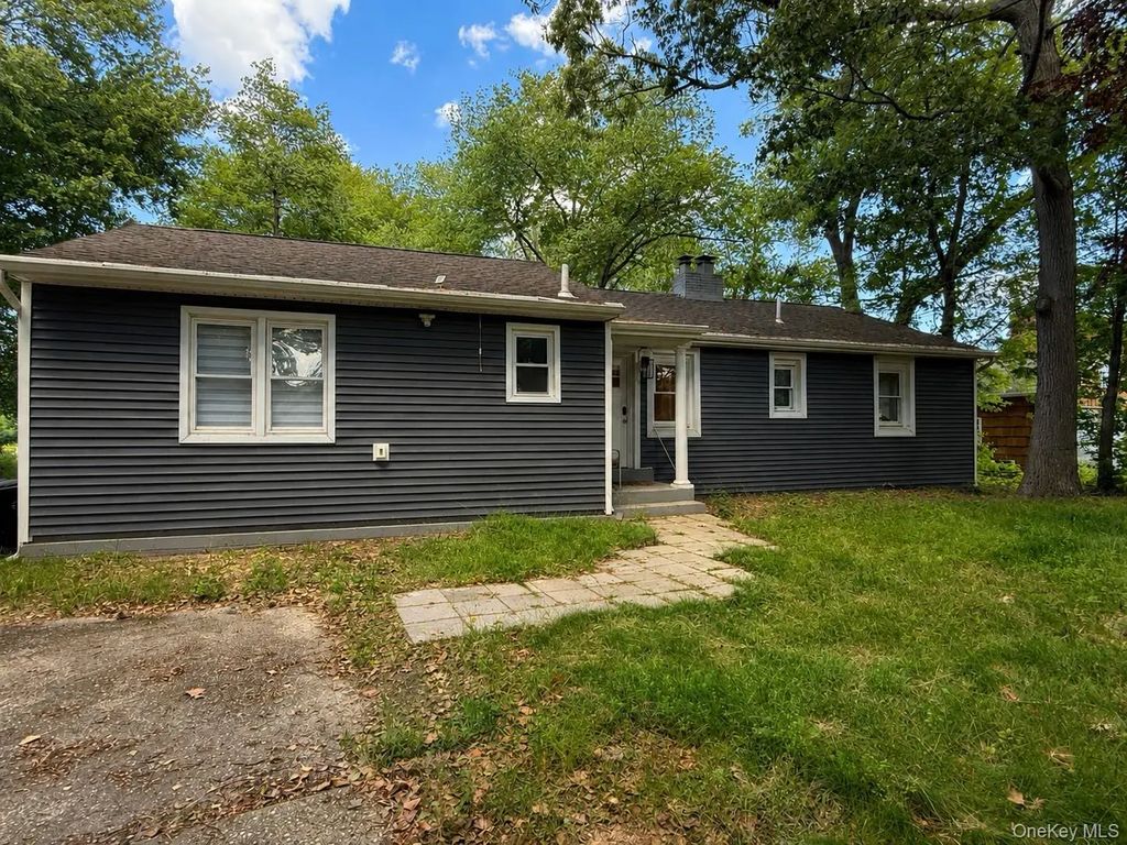 7 Lake Drive, Middle Island