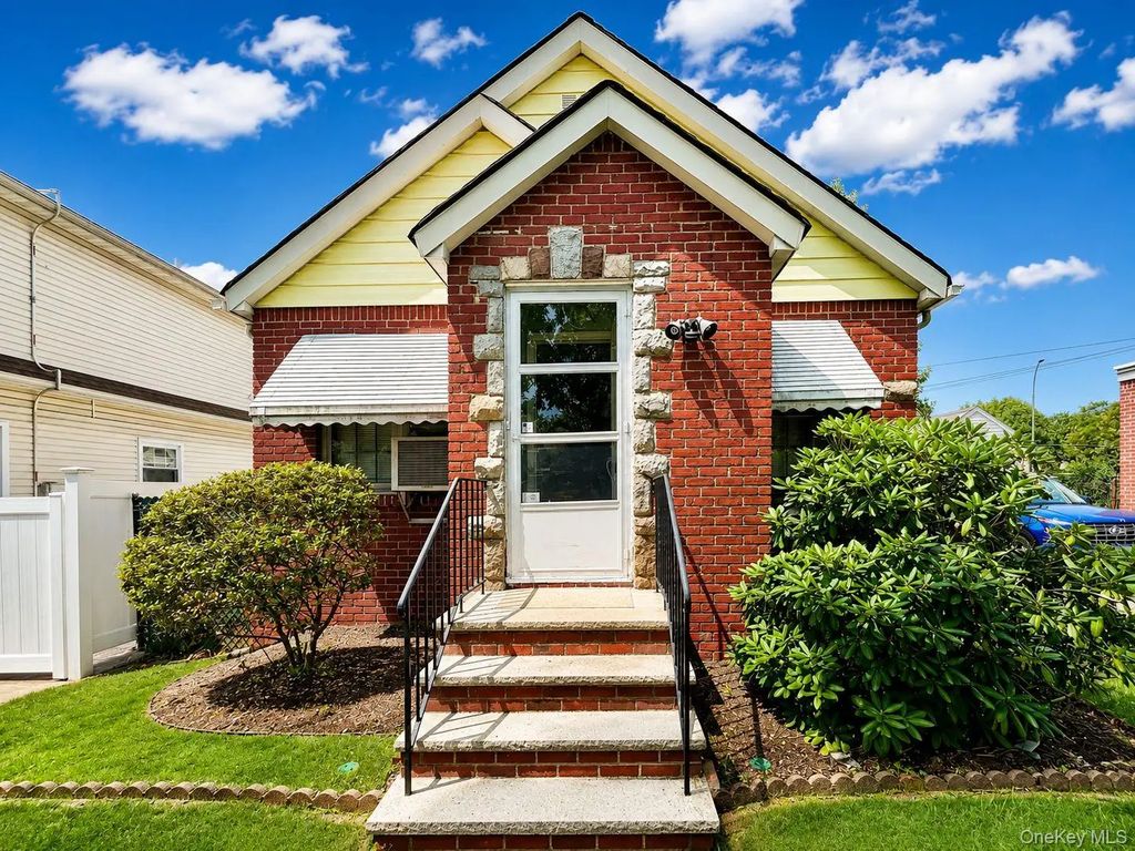 48-40 186th Street, Fresh Meadows