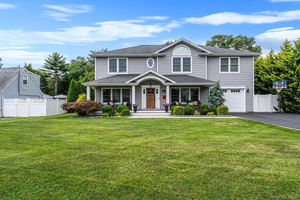121 Bayway Avenue, Bay Shore