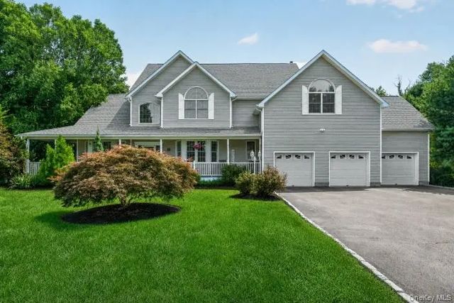8 Angela Court, Hopewell Junction