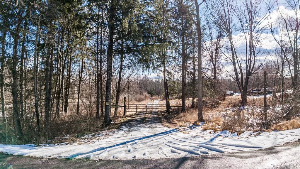 64 Seaman Road, Middletown