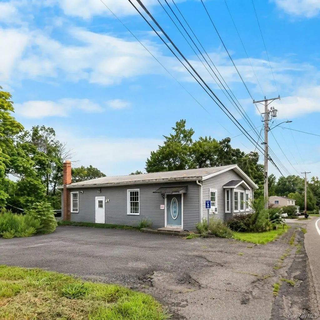 2330 State Route 32, New Windsor