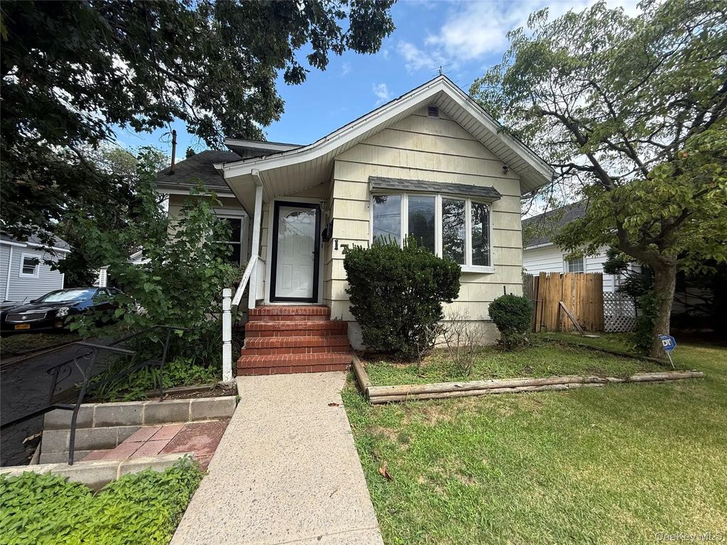 175 S Brookside Avenue, Freeport