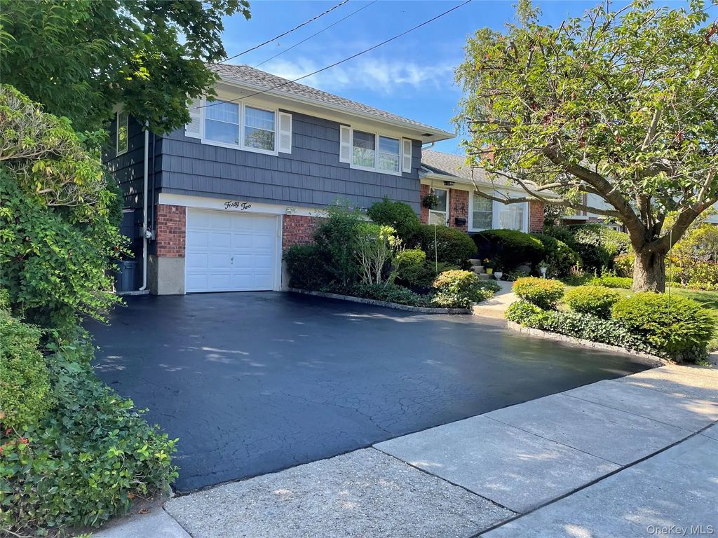 42 Foster Avenue, Malverne