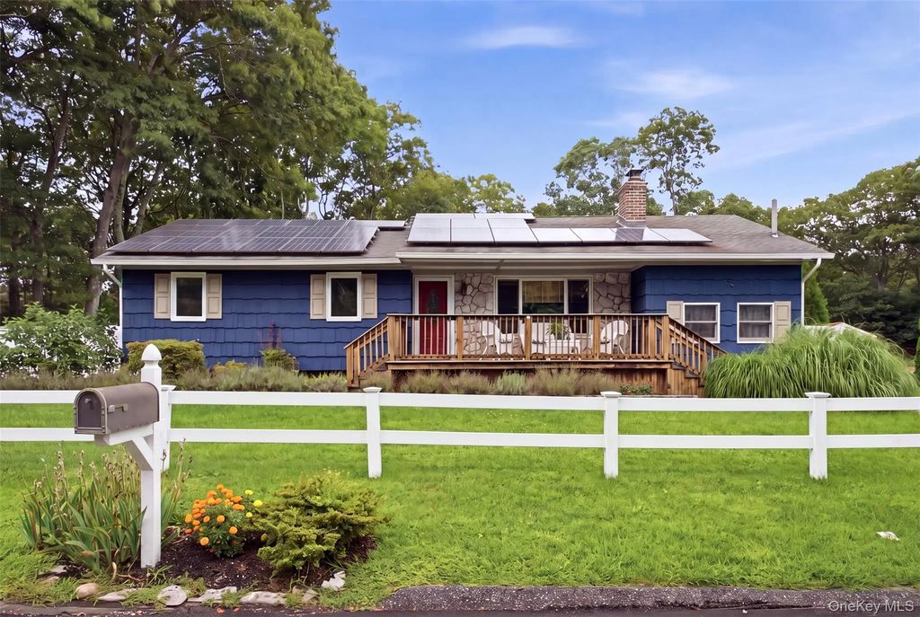 7 Tupelo Street, Manorville