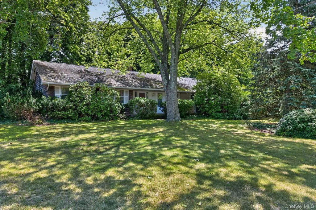 22 S Lot Road, Smithtown
