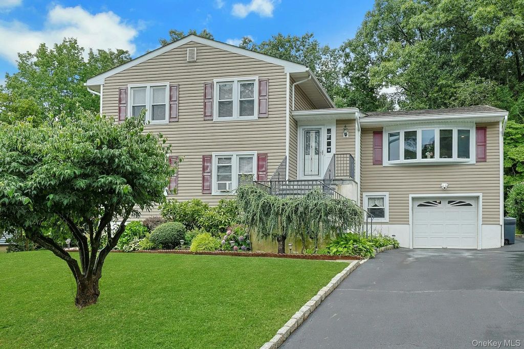 7 Holly Ridge Road, Valhalla