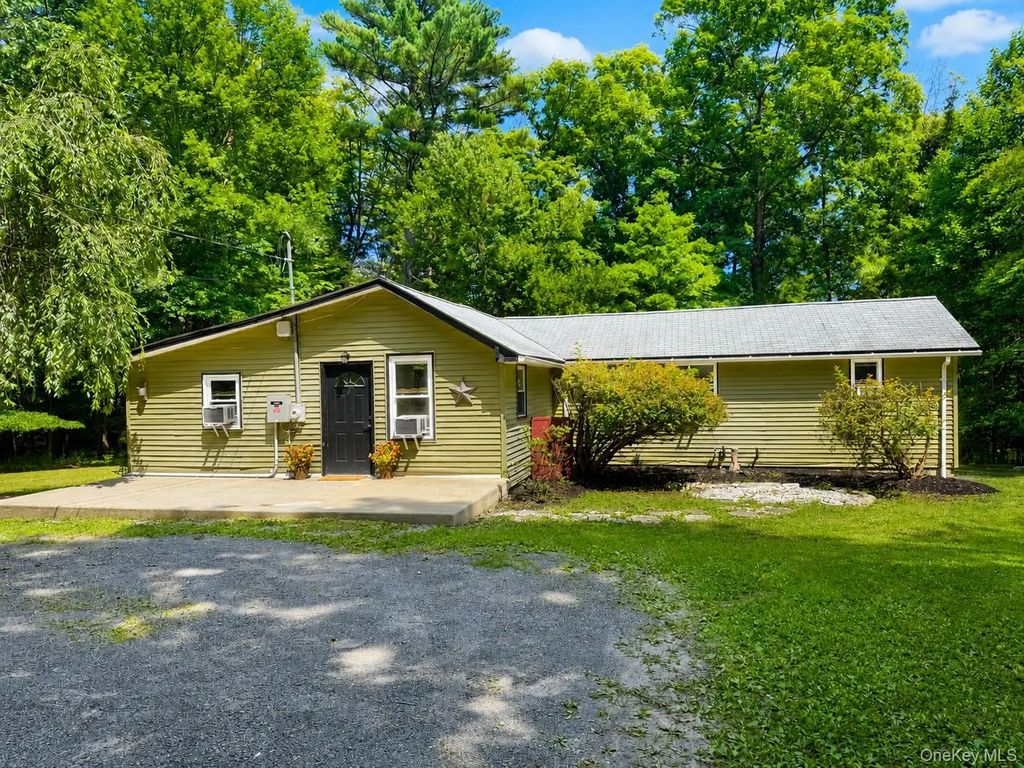 37 Old Town Road, Pine Bush