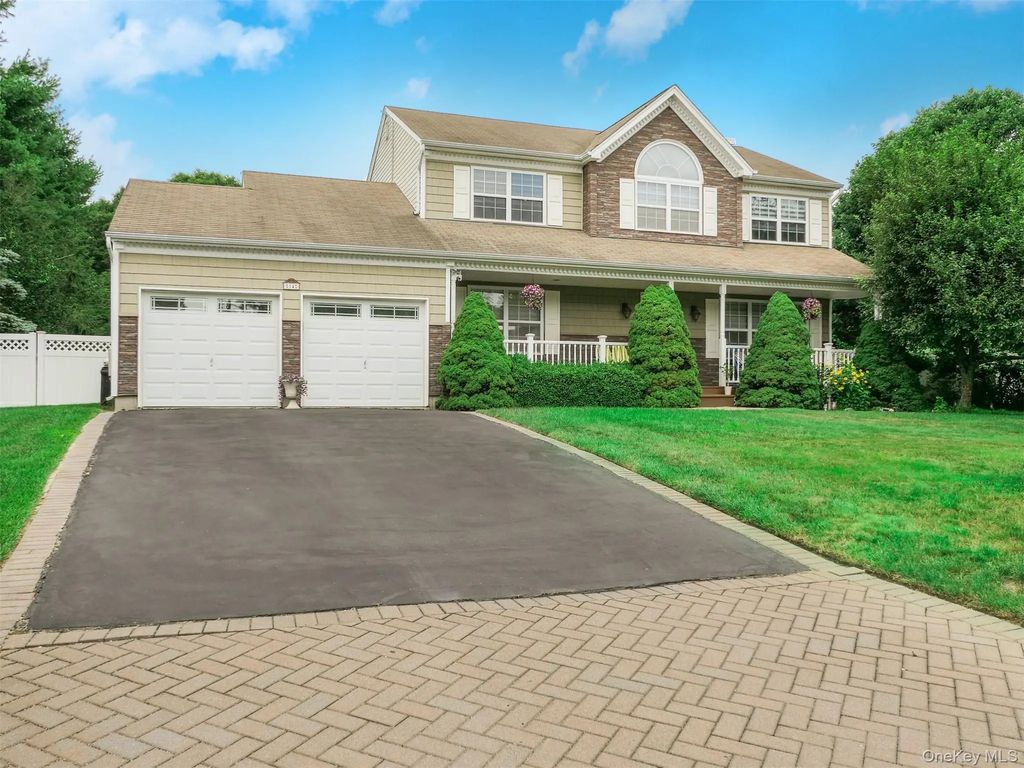 14 Southaven Drive, Brookhaven