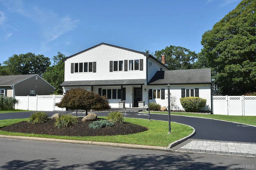 2224 Louis Kossuth Avenue, Ronkonkoma