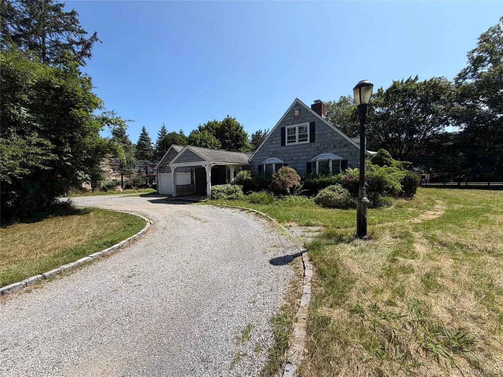 2212 Route 106, Syosset
