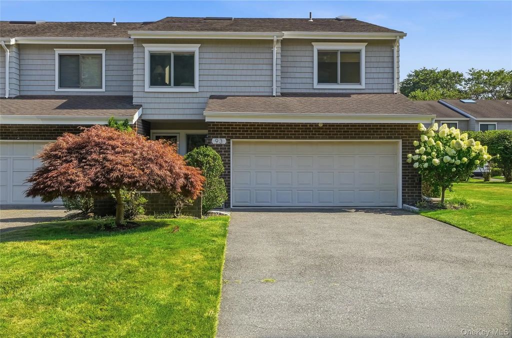 93 Boathouse Lane W, Bay Shore