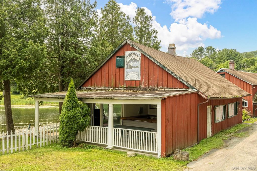 42 Queechy Lake Drive, Chatham