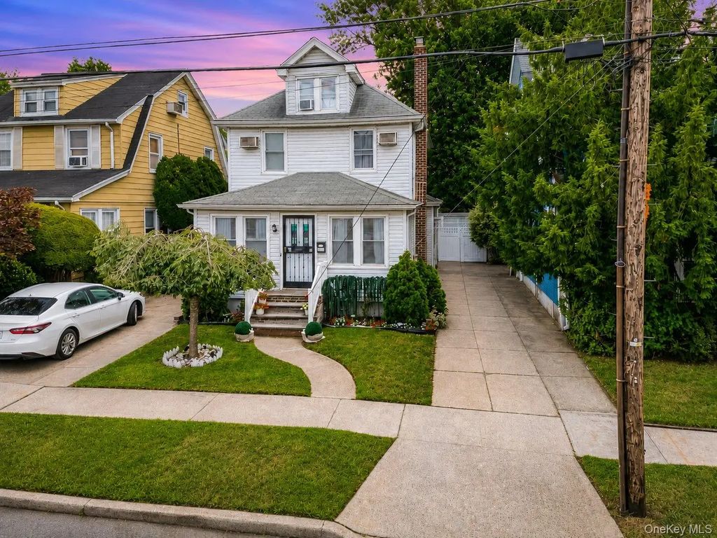 258-10 87th Road, Floral Park