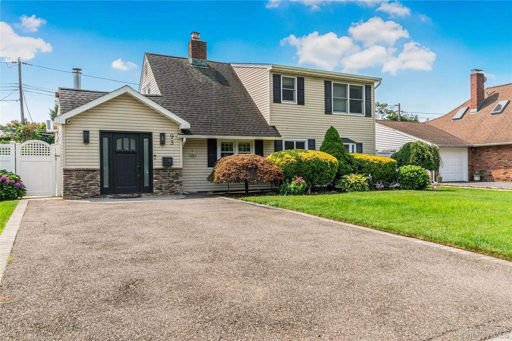93 Duckpond Drive N, Wantagh