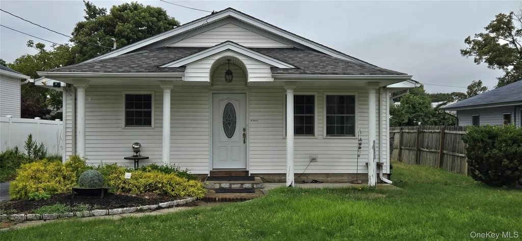 13 Manor Drive, Shirley