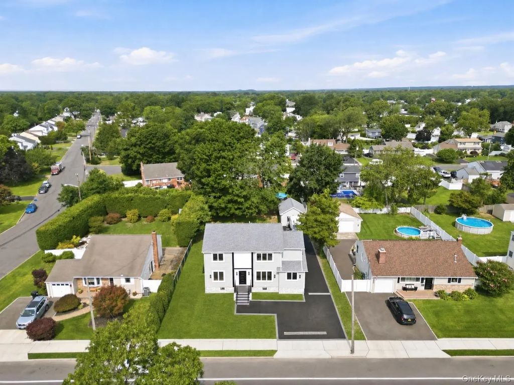 136 Udall Road, West Islip