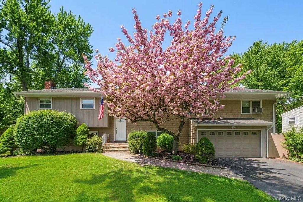 358 Lake Shore Drive, Monroe