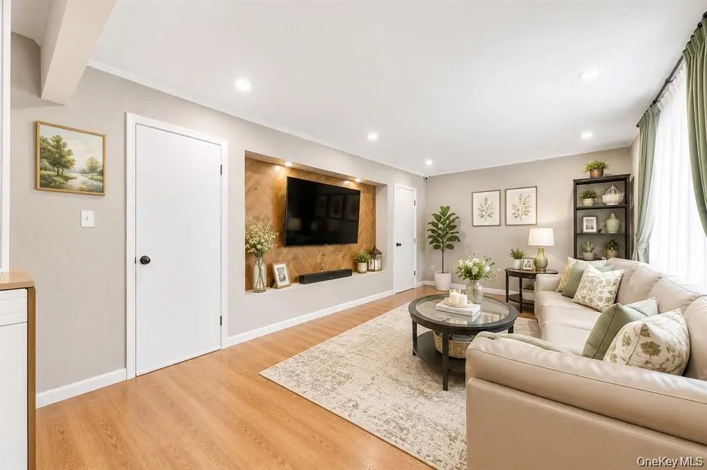 1 Wood Road, Great Neck