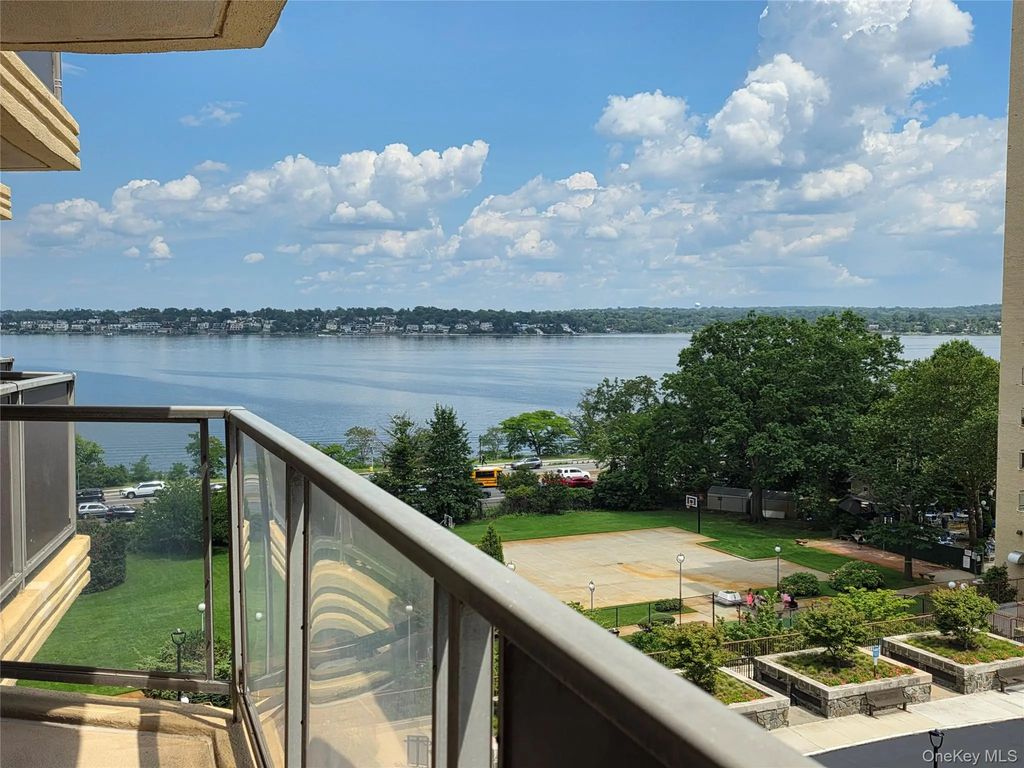 17-85 215 Street # 6g, Bayside