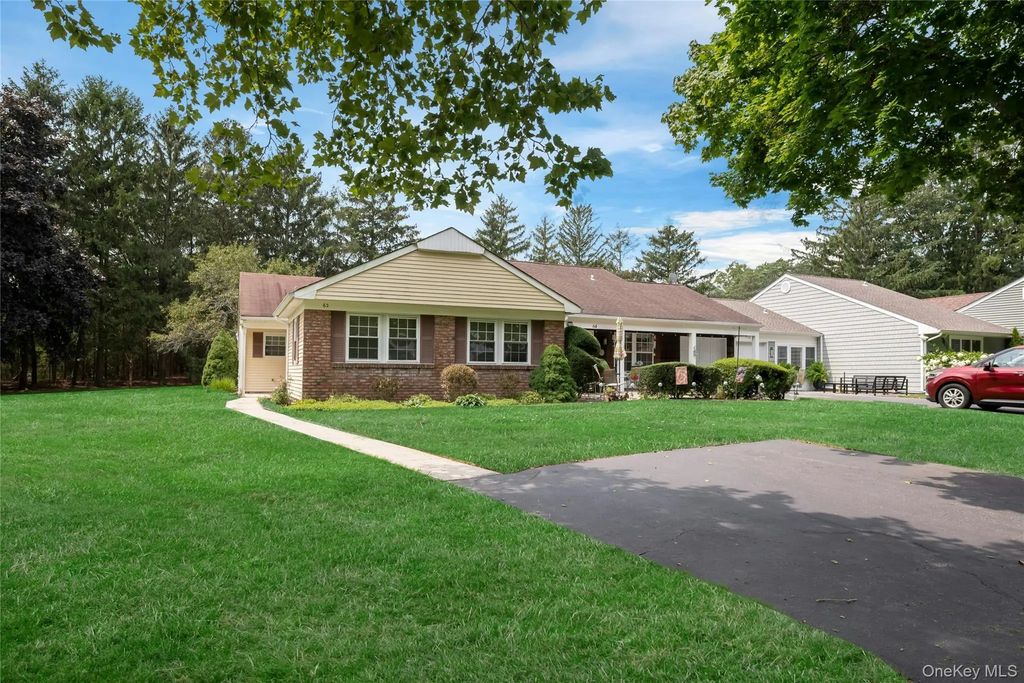 62 Hearthside Drive, Mount Sinai