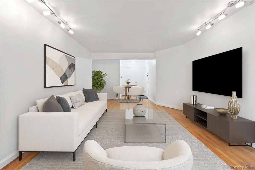 67-25 Clyde Street # 2g, Forest Hills