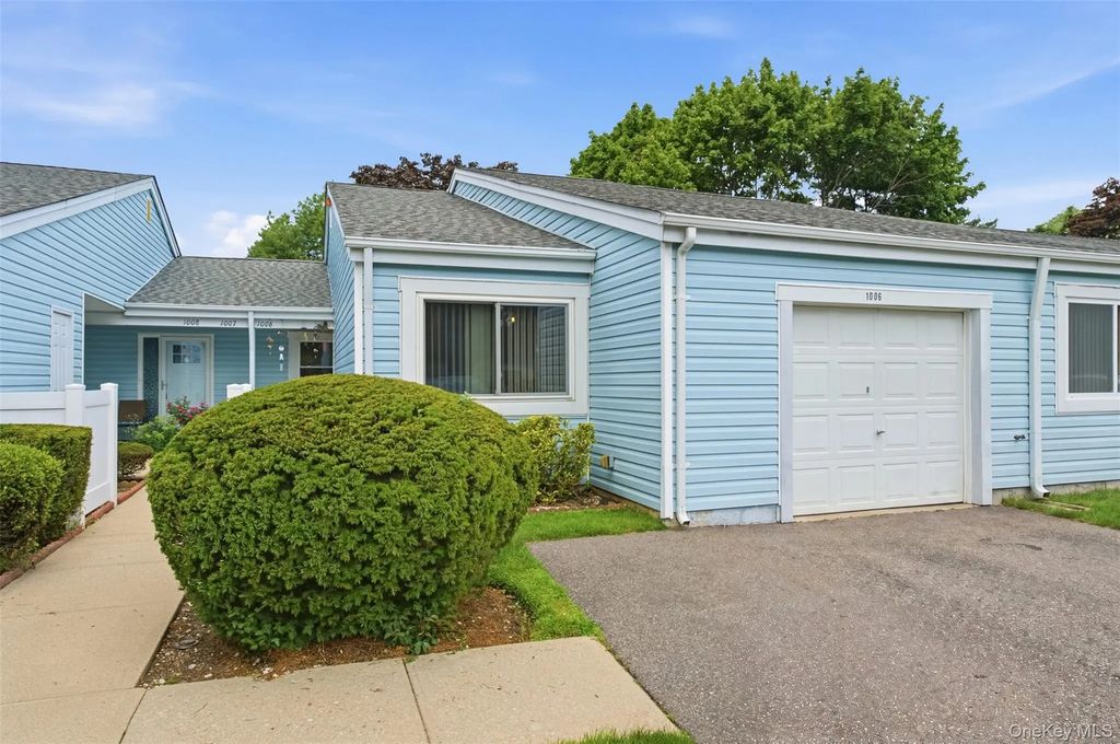 1006 Cabot Path, Saint James
