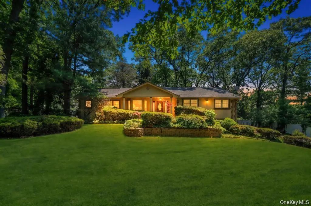 28 Penn Drive, Dix Hills