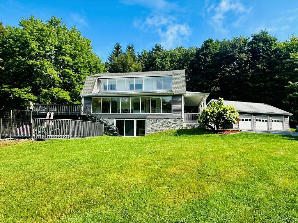 109 Brush Hill, Millbrook