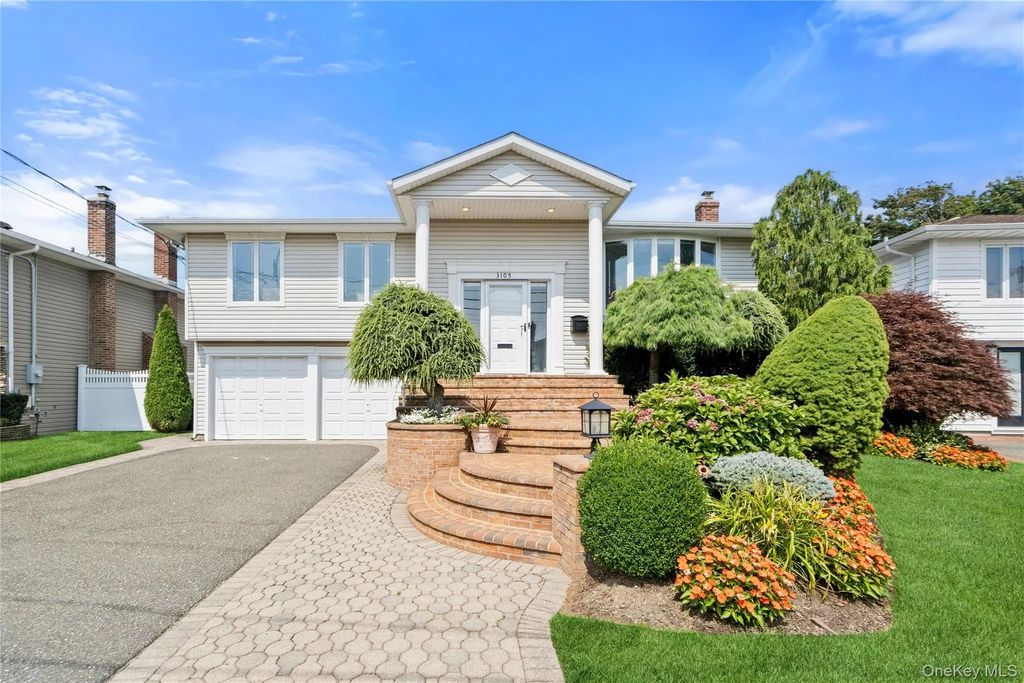 3105 Clubhouse Road, Merrick