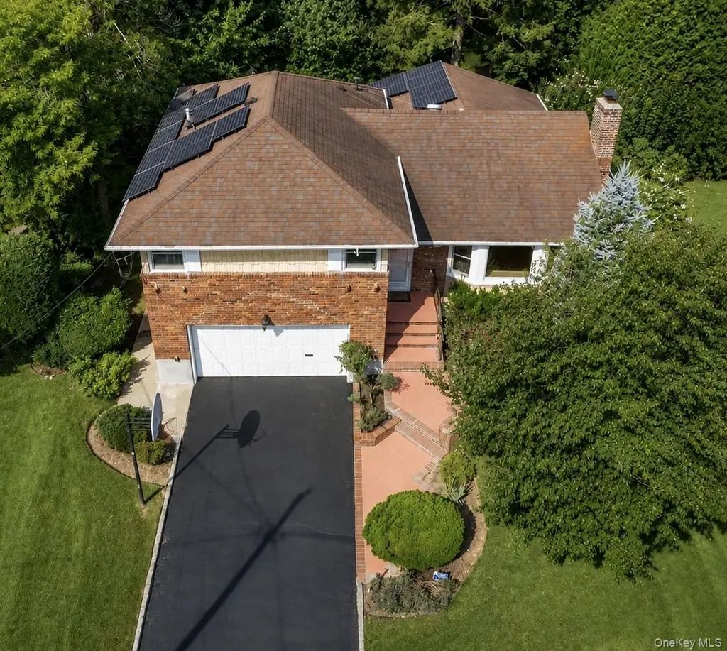 902 Preston Road, East Meadow