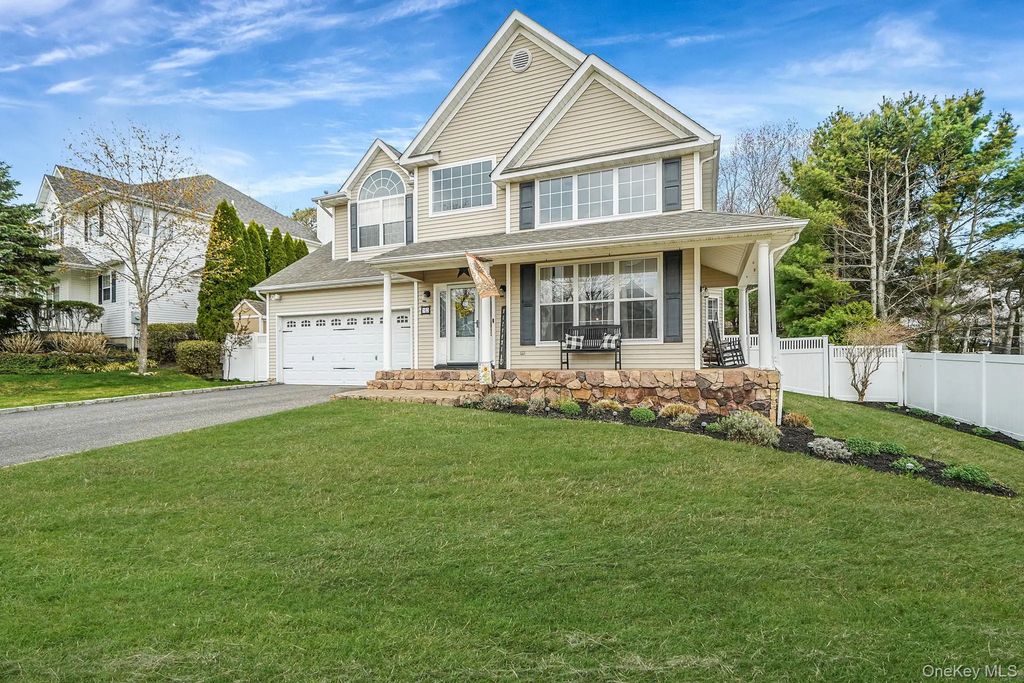 52 Shady View Crossing, Manorville