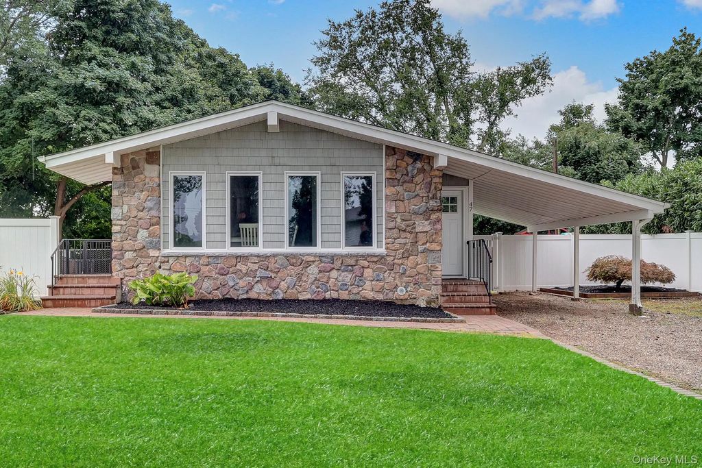 47 Hayrick Lane, Commack