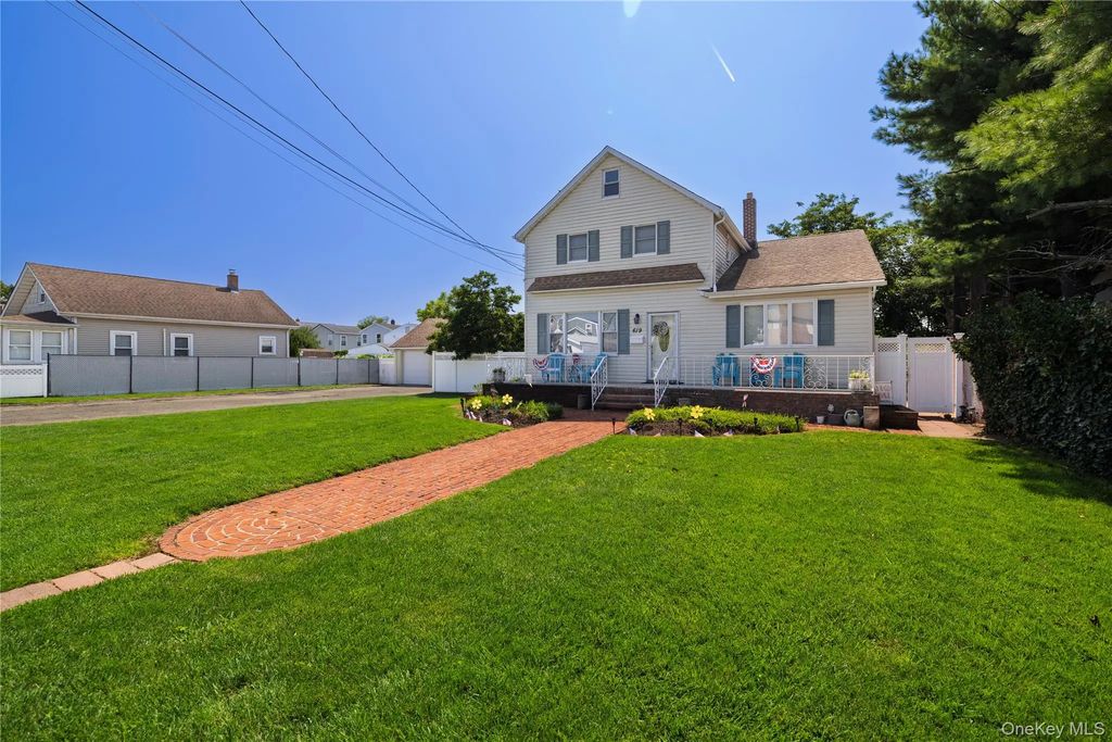 619 S 6th Street, Lindenhurst