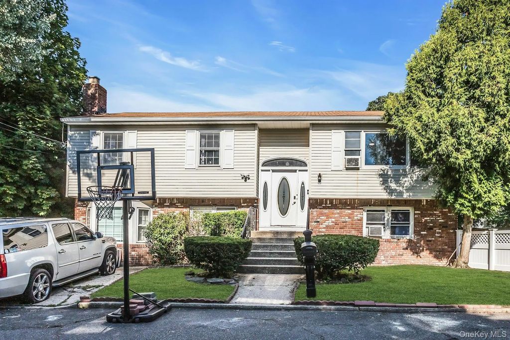 1 Karen Court, Bayville